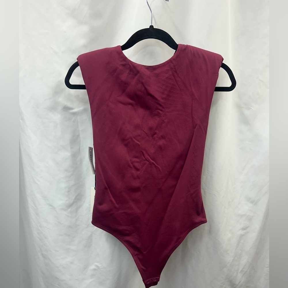 NWT Babaton Contour Shoulder in grapevine size M